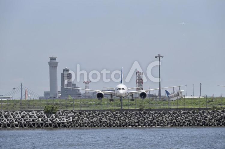 京浜島つばさ公園から見える羽田空港 羽田空港,飛行場,飛行機の写真素材
