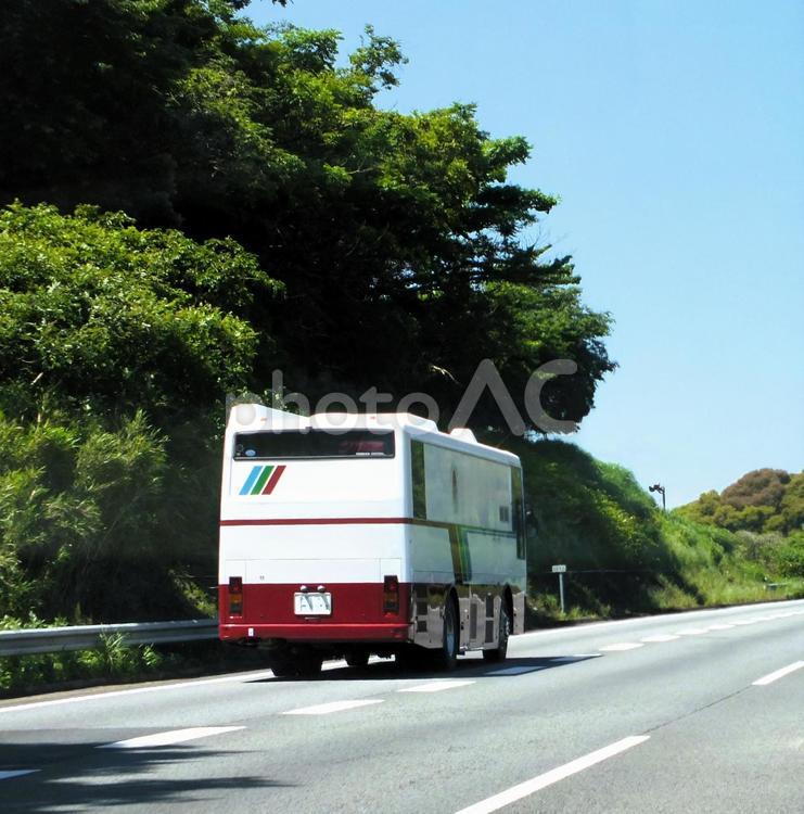 検診車が登坂車線を上る バス,検診車,マンモグラフィーの写真素材
