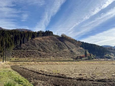11月　秋の福井県坂井市山奥の景色 鉄塔,送電線,鉄骨の写真素材