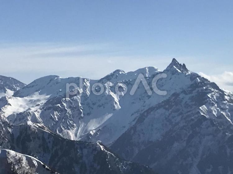 残雪期の北アルプスの景色 北アルプス,雪山,山の写真素材