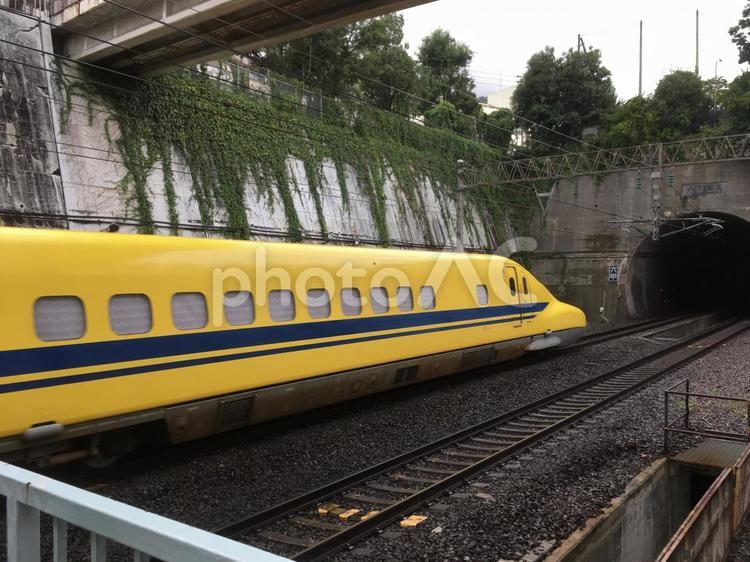 ドクターイエローT4（新神戸駅）2019 ドクターイエロー,新神戸駅,鉄道の写真素材