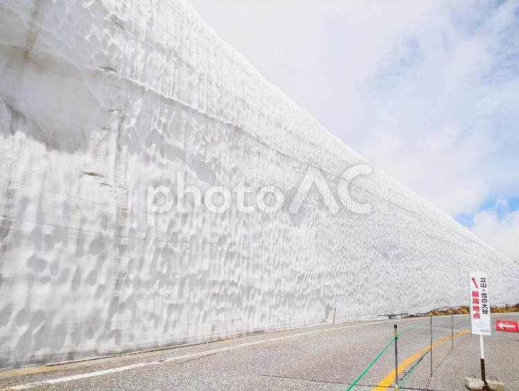 富山県立山の雪の大谷ウォーク美しい雪景色 立山,山,自然の写真素材