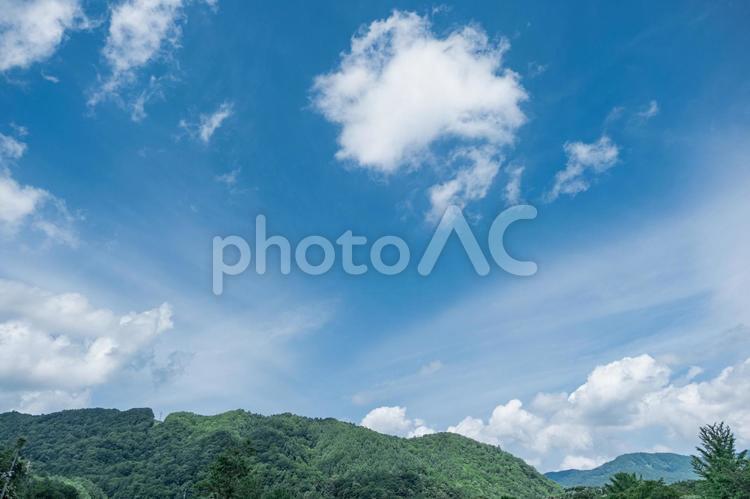 ［北海道富良野市］富良野の風景｜ドライブ 富良野,北海道,ドライブの写真素材