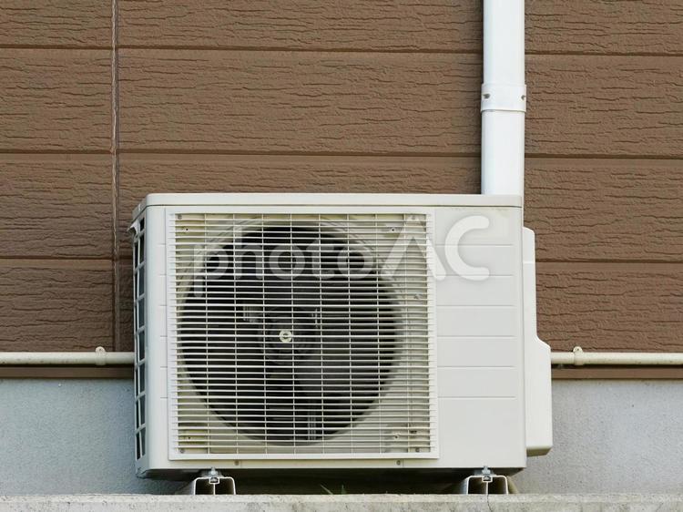 家庭用エアコンの室外機　 エアコン,室外機,夏の写真素材