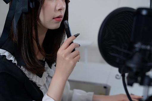 電子タバコを吸う地雷系女子 電子タバコを吸う地雷系女子 タバコ,電子タバコ,配信の写真素材