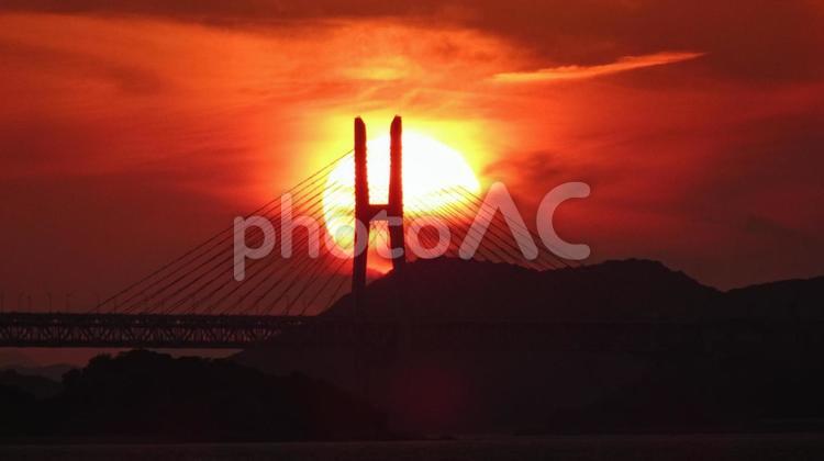斜張橋と夕日 風景,斜張橋,瀬戸の風景の写真素材