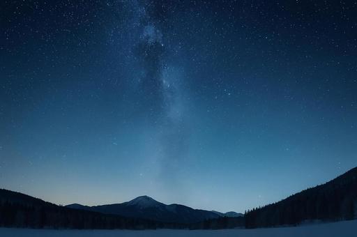 雪景色と天の川の夜 雪景色と天の川の夜の写真