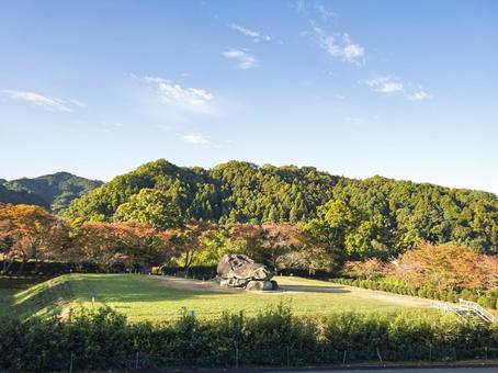 秋色に包まれる石舞台古墳 石舞台古墳,明日香村,古墳の写真素材