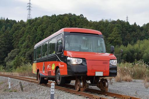 阿波海南鉄道、線路を走るDMV 阿佐海岸鉄道,阿佐東線,dmvの写真素材
