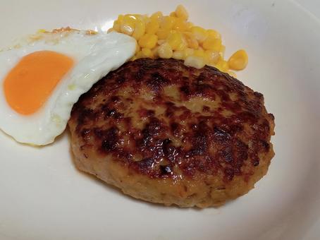 ハンバーグ ハンバーグ,目玉焼き,コーンの写真素材
