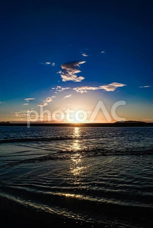 ＜五島＞さんさん富江キャンプ村の夜明け 海,空,サンセットの写真素材