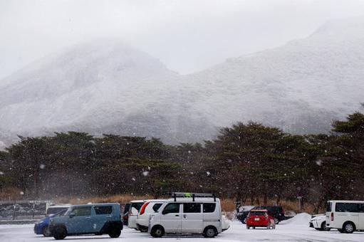 宮崎県えびの高原・雪の韓国岳 宮崎県,風景,えびの市の写真素材