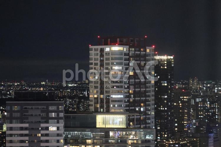 高層ビルのある都市の街並みの夜景 高層ビル,都市,街並みの写真素材