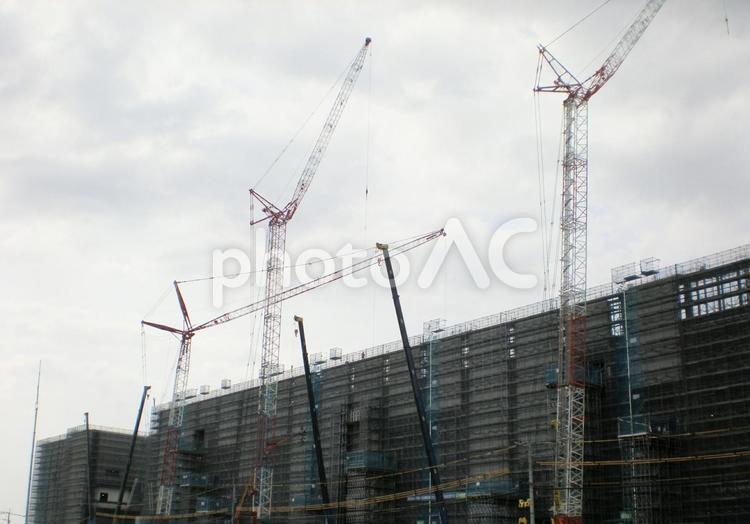 巨大工場の建設現場 工場,建設現場,クレーンの写真素材