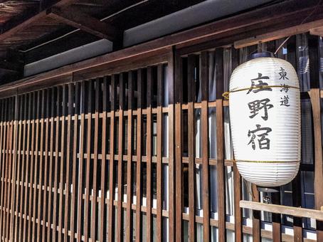 東海道「庄野宿」提灯と趣のある面格子 旧東海道,庄野宿,面格子の写真素材