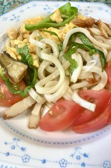 冷やしうどん 皿うどん 冷やしうどん 皿うどん ランチ,昼ごはん,炭水化物の写真素材
