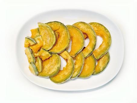 白皿に入れた焼きカボチャ_3 秋,秋の味覚,秋野菜の写真素材