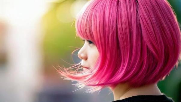 ショートヘアの女性 ショートヘアの女性の写真