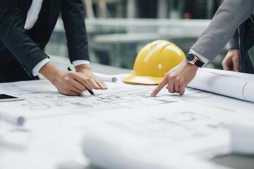 打ち合わせ中のビジネスマン-3の写真