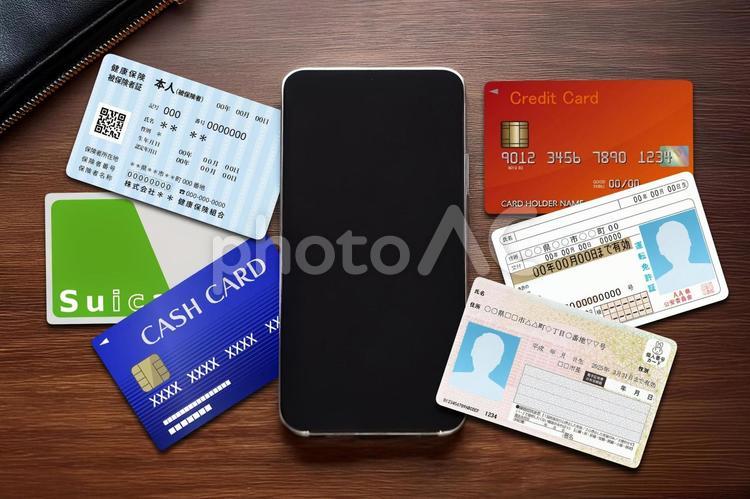 スマホと財布とカードもろもろ スマホ,スマートフォン,マイナンバーカードの写真素材