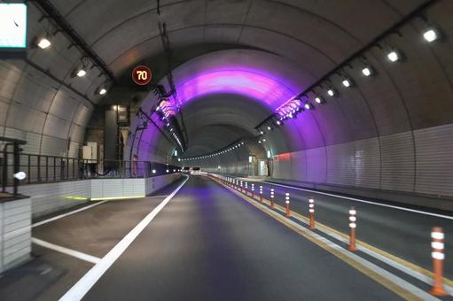 トンネル内の非常駐車帯 トンネル内の非常駐車帯 トンネル,道,コンクリートの写真素材