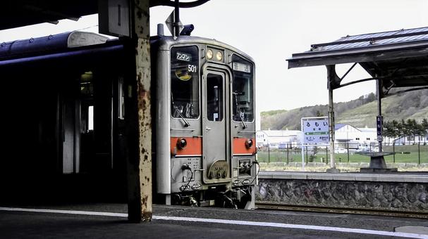 留萌駅で発車待ちのキハ５４の写真