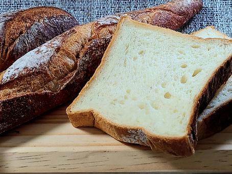 朝ごはん用のパンの写真