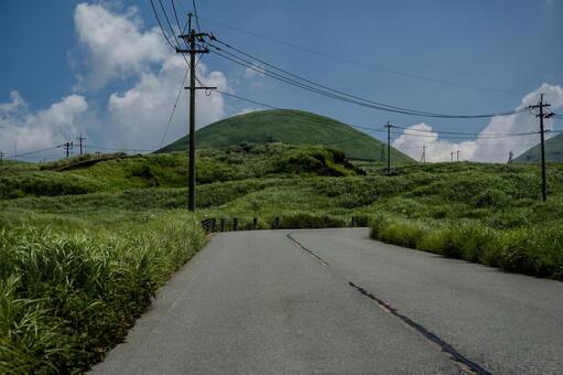 阿蘇山ドライブ ドライブ,車窓,阿蘇山の写真素材
