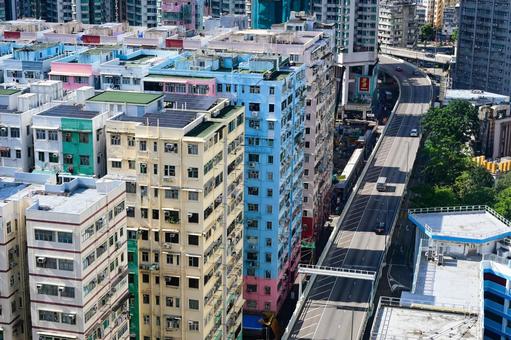 香港・カラフルな住宅(奧運駅・美安街) 香港・カラフルな住宅(奧運駅・美安街) 香港,都市,風景の写真素材