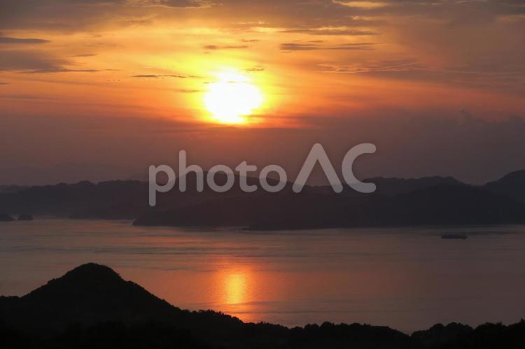 瀬戸の夕日 日暮れ,暁,太陽の写真素材