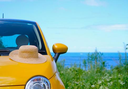 イタ車とハットonザ・ヒル③(寄り) イタ車とハットonザ・ヒル③(寄り) 車,外車,帽子の写真素材