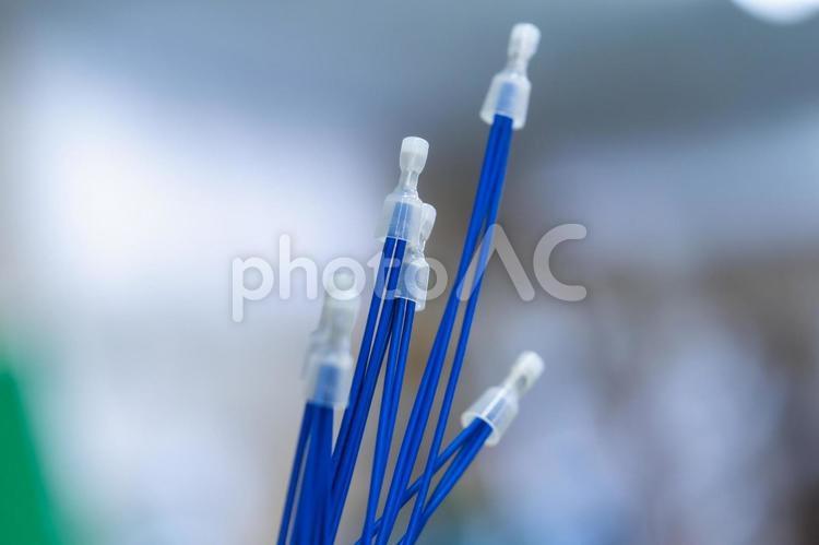 機械に配線される工業用の電線 電線,電線加工,ケーブルハーネスの写真素材