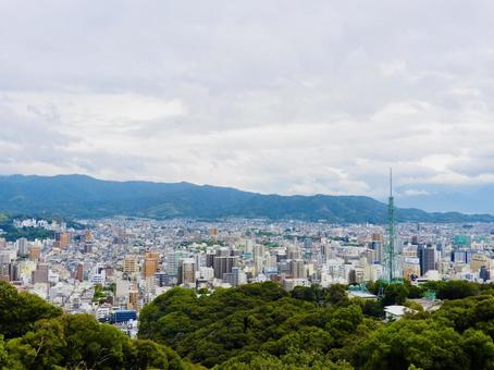 松山城から見下ろす松山市東部市街地 松山城から見下ろす松山市東部市街地 松山市,地方都市,都市の写真素材