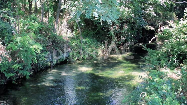 夏の安曇野　田園地帯を流れる清らかな流れ 安曇野市,夏,清流の写真素材