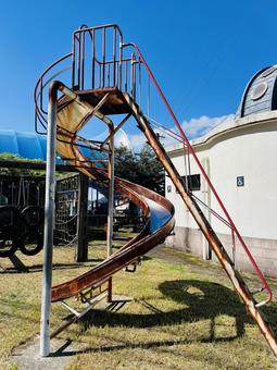 錆びた滑り台 錆びた滑り台の写真