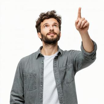 上を指し示す男性のポートレート 上を指し示す男性のポートレートの写真