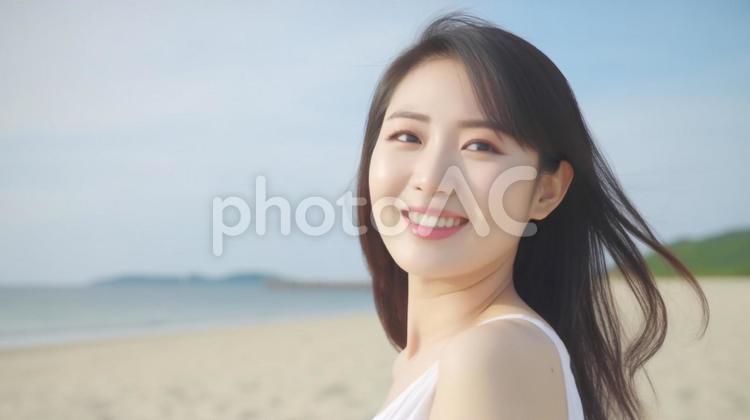【夏の素材】海辺を歩く若くて美しい女性 女性,人物,海の写真素材