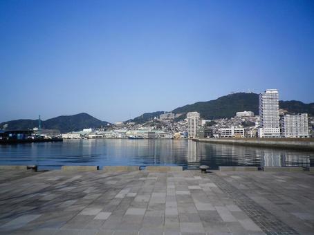 長崎港の静かな水面と市街地のパノラマ 長崎,長崎港,港の写真素材