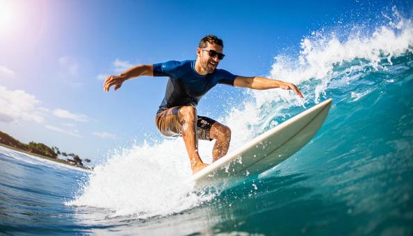 サーフィンをする男性の写真