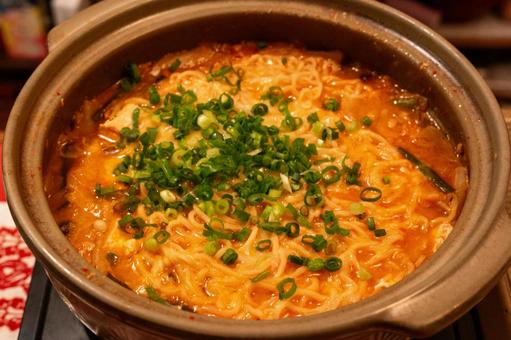 キムチ鍋の締めは旨辛ラーメン2 キムチ鍋,鍋,キムチの写真素材