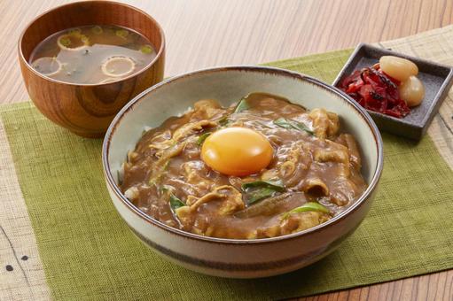 カレー丼 卵黄のせ カレー丼 卵黄のせ カレー丼,生卵,丼物の写真素材