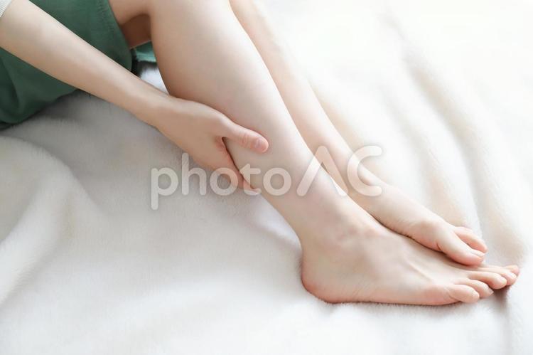 女性の足　フットケアイメージ 足,美脚,女性の足の写真素材