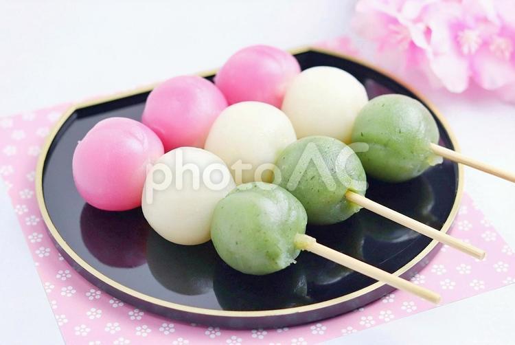 桜と三色だんご 三色だんご,だんご,和菓子の写真素材