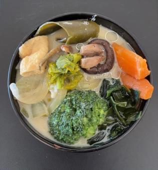 R7.10.23　人参などの具沢山みそ汁 具沢山みそ汁,具だくさんみそ汁,人参の写真素材