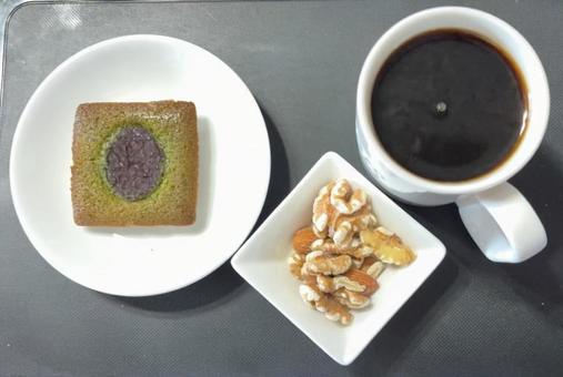 珈琲とナッツアンバタフィナンシェ宇治抹茶 珈琲とナッツアンバタフィナンシェ宇治抹茶の写真