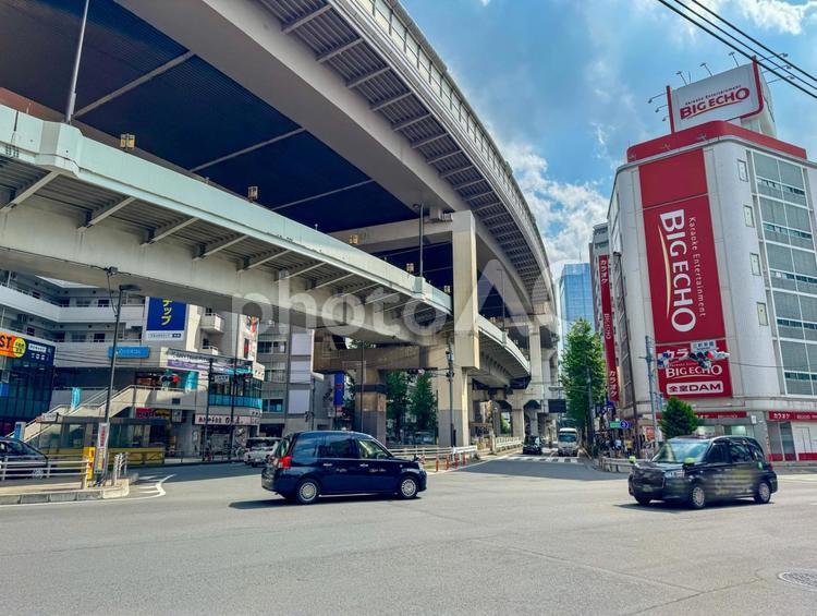 三軒茶屋駅前　246 三軒茶屋,三茶,交差点の写真素材