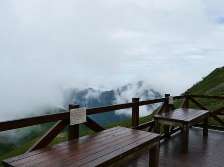仙丈小屋のテラス 仙丈小屋のテラス カール,圏谷,仙丈小屋の写真素材