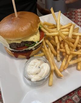 チェコ風ハンバーガーの皿 ハンバーガー,チェコ風ハンバーガー,チェコ料理の写真素材