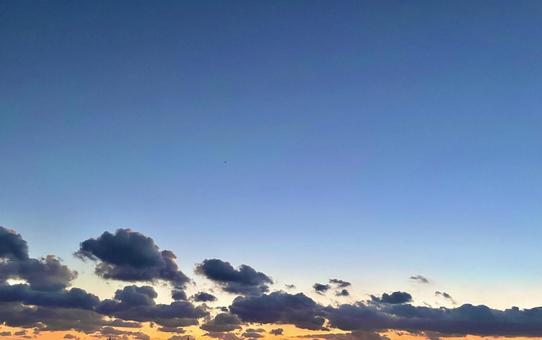 夕暮れ時の空 夕暮れ時の空の写真