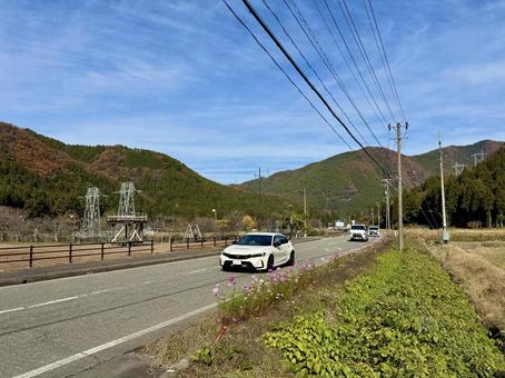 11月　秋の福井県坂井市山奥の景色 電線,秋,ハイキングの写真素材